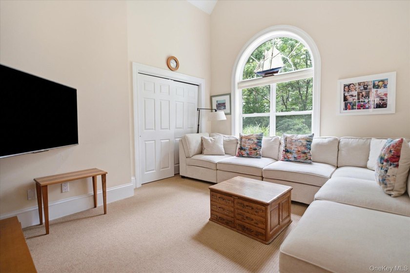 New to the market - Move-in condition - exceptional opportunity! - photo 12