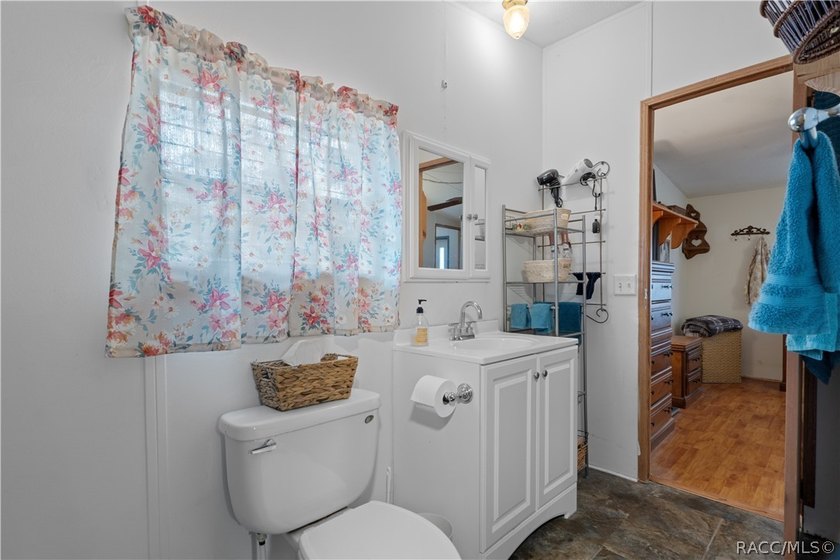 Welcome home to this charming and well-maintained 3-bedroom - photo 12