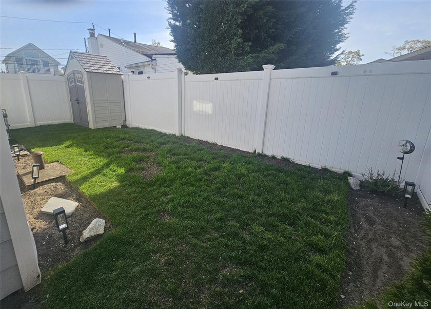 Come see this adorable, Bungalow in the heart of East Rockaway - photo 13