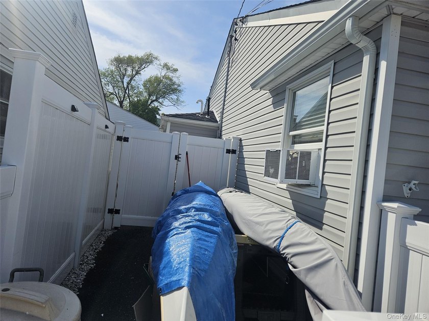 Come see this adorable, Bungalow in the heart of East Rockaway - photo 15