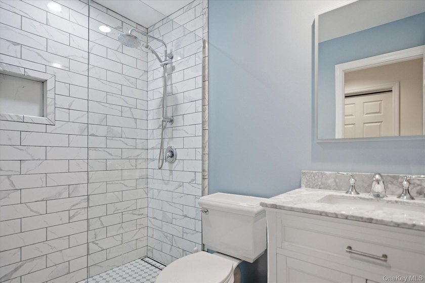New to the market - Move-in condition - exceptional opportunity! - photo 16