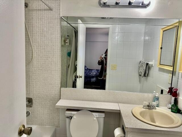 1/1.5, 3rd floor, light and bright, tile in kitchen and dining - photo 10