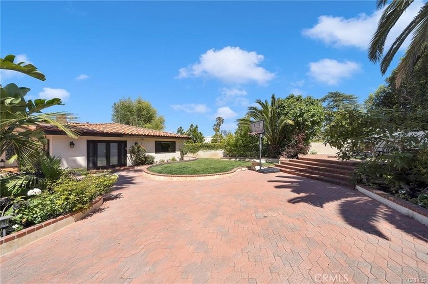 Immaculate custom built private recently remodeled oasis home - photo 4