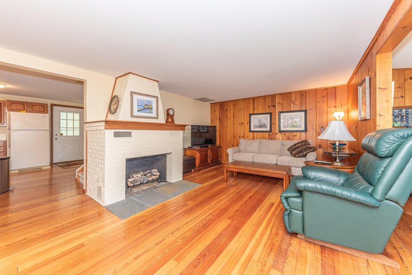 Welcome to this 3-bedroom, 2-bathroom waterfront residence in - photo 16