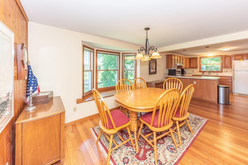 Welcome to this 3-bedroom, 2-bathroom waterfront residence in - photo 20