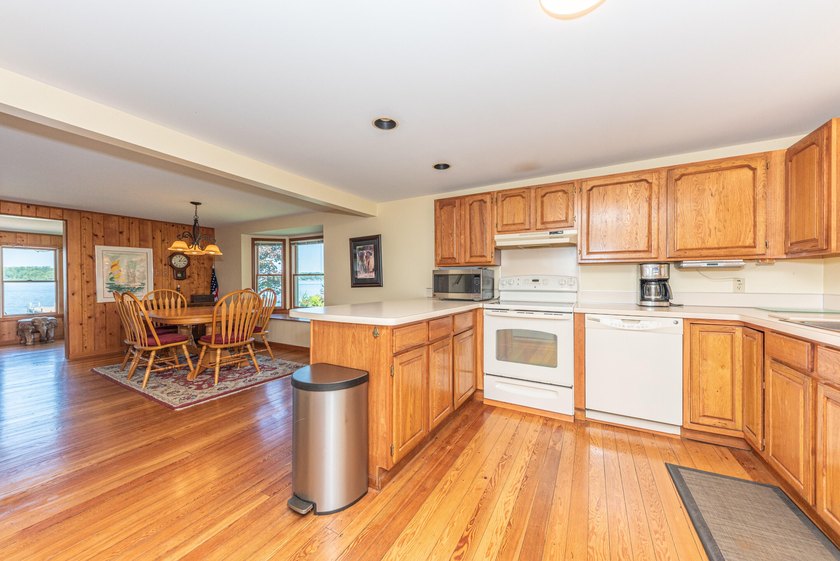 Welcome to this 3-bedroom, 2-bathroom waterfront residence in - photo 21