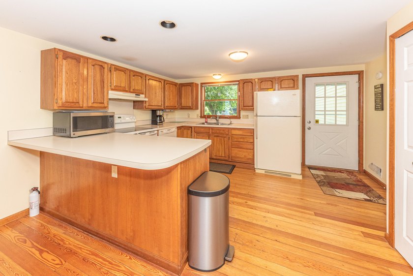 Welcome to this 3-bedroom, 2-bathroom waterfront residence in - photo 22