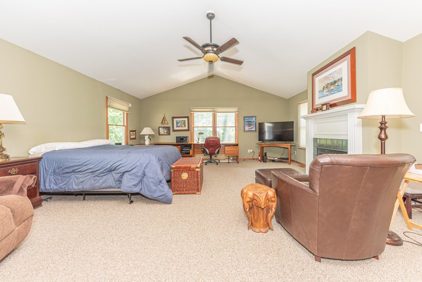 Welcome to this 3-bedroom, 2-bathroom waterfront residence in - photo 27