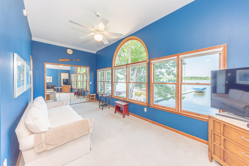 Welcome to this 3-bedroom, 2-bathroom waterfront residence in - photo 33