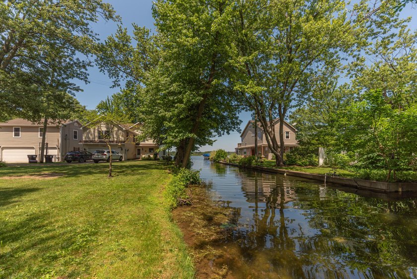 Welcome to this 3-bedroom, 2-bathroom waterfront residence in - photo 41