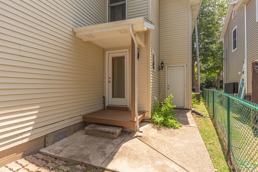 Welcome to this 3-bedroom, 2-bathroom waterfront residence in - photo 46