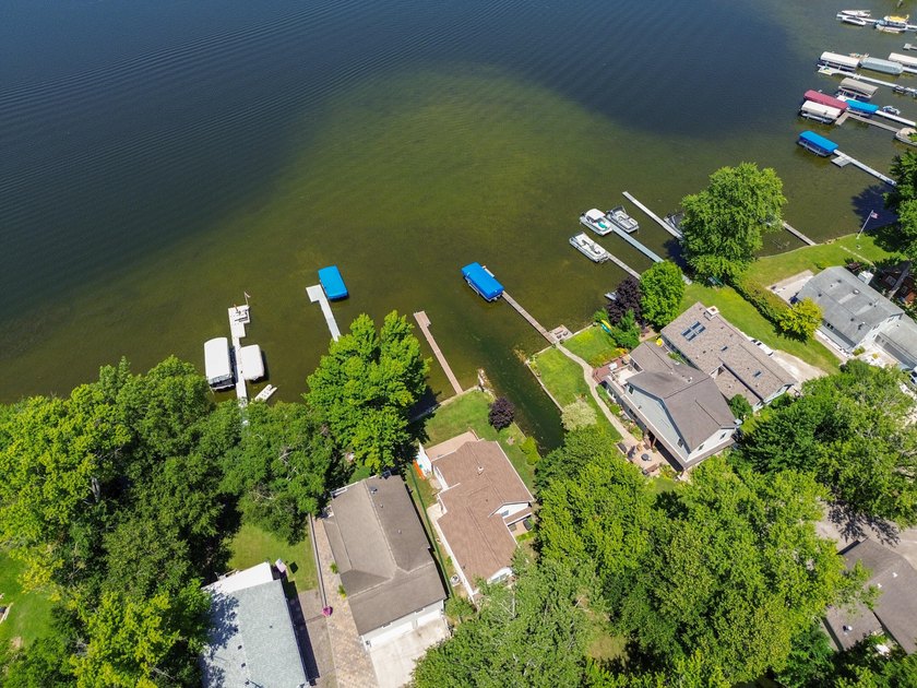 Welcome to this 3-bedroom, 2-bathroom waterfront residence in - photo 47
