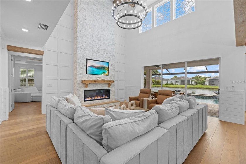 A masterclass in luxury living, this extensively customized - photo 11