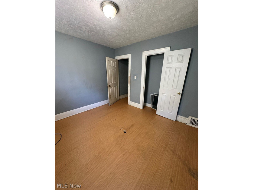 Attention investors - don't miss this value-add duplex on - photo 17