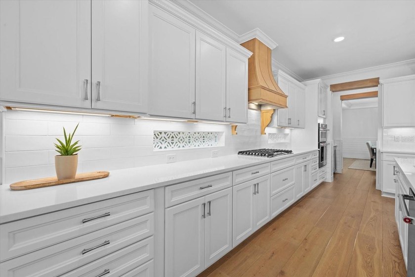 A masterclass in luxury living, this extensively customized - photo 18