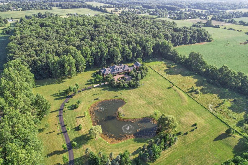 Stately Colonial Revival 25 acre estate featuring classic - photo 19