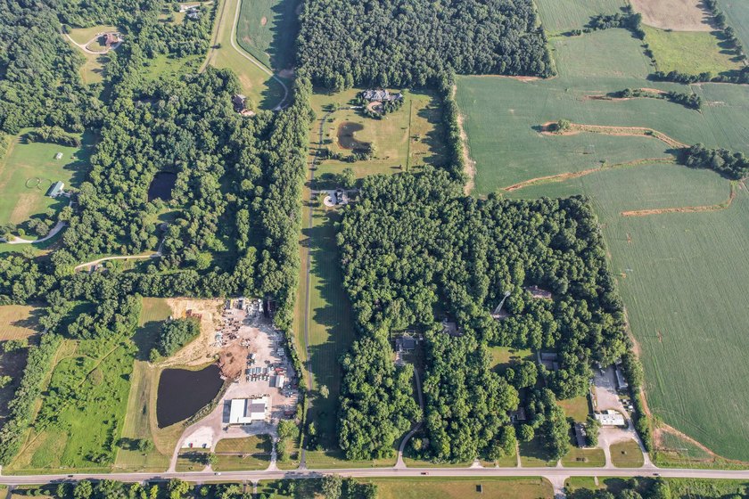 Stately Colonial Revival 25 acre estate featuring classic - photo 20
