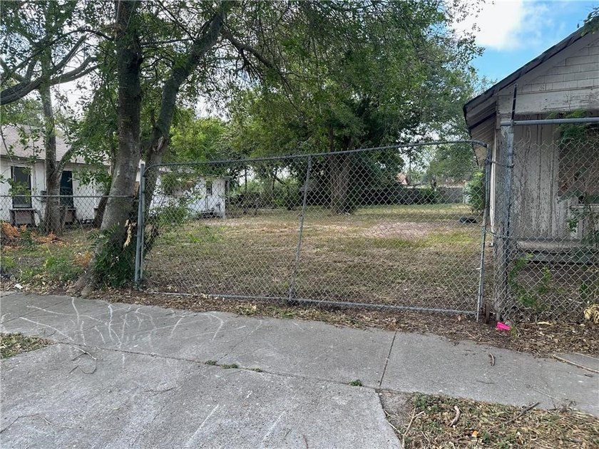 Looking for a prime investment opportunity within walking - photo 25