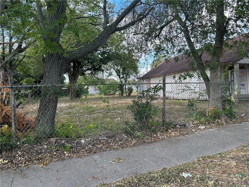 Looking for a prime investment opportunity within walking - photo 26