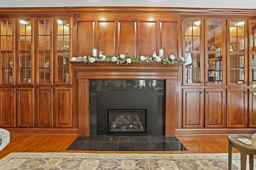 Stately Colonial Revival 25 acre estate featuring classic - photo 26