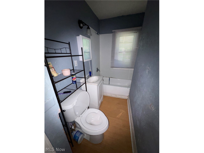 Attention investors - don't miss this value-add duplex on - photo 28