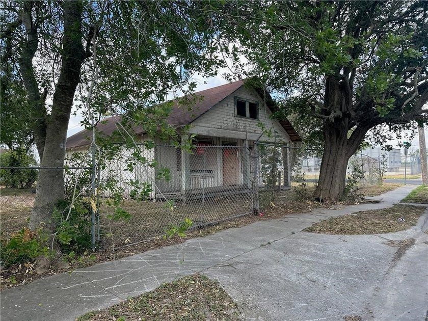 Looking for a prime investment opportunity within walking - photo 29