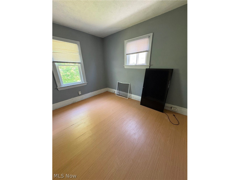 Attention investors - don't miss this value-add duplex on - photo 29