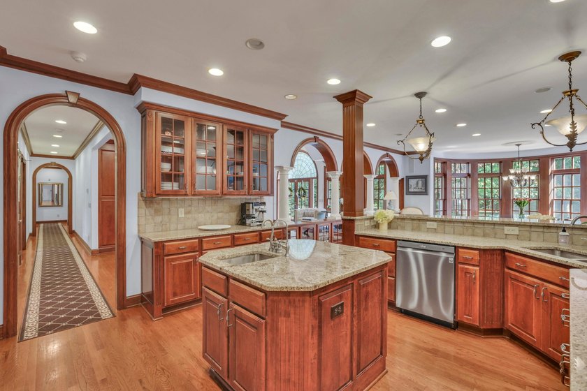 Stately Colonial Revival 25 acre estate featuring classic - photo 34