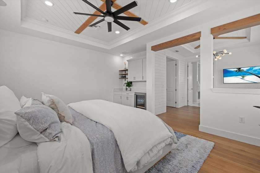 A masterclass in luxury living, this extensively customized - photo 34