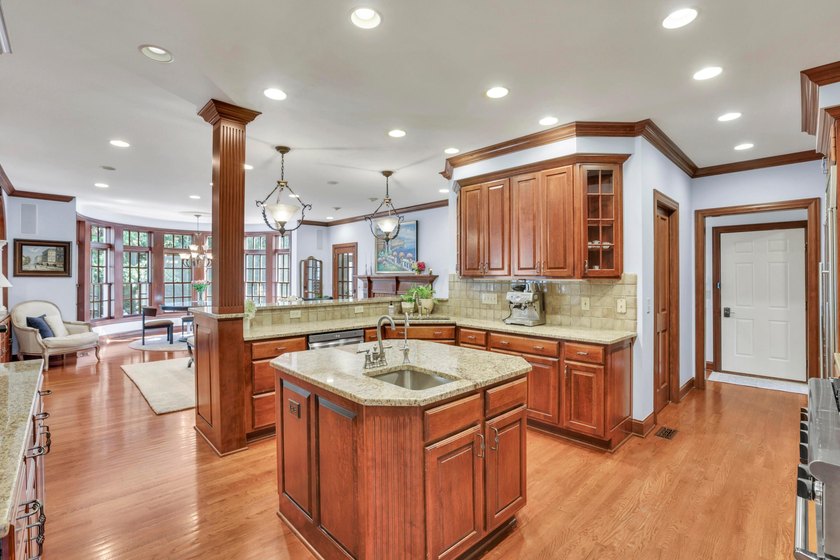 Stately Colonial Revival 25 acre estate featuring classic - photo 35