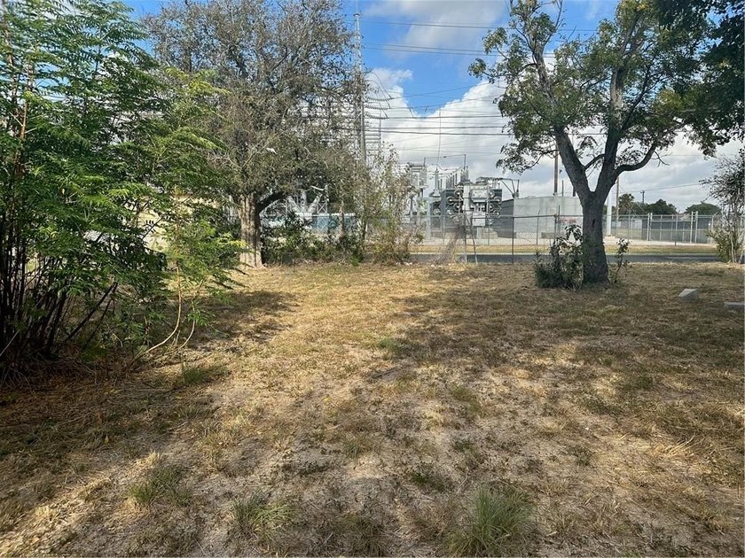 Looking for a prime investment opportunity within walking - photo 38