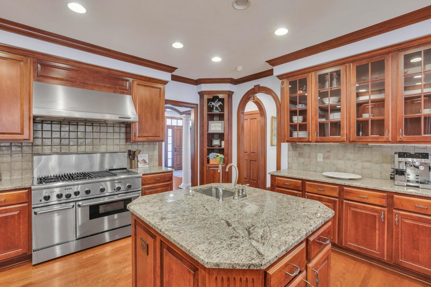 Stately Colonial Revival 25 acre estate featuring classic - photo 40