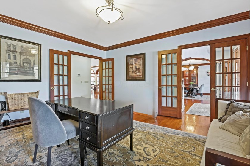 Stately Colonial Revival 25 acre estate featuring classic - photo 48