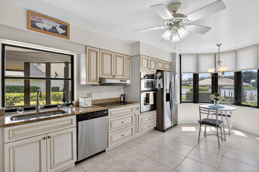 Desirable 1st floor corner unit with a beautiful lake view - photo 12