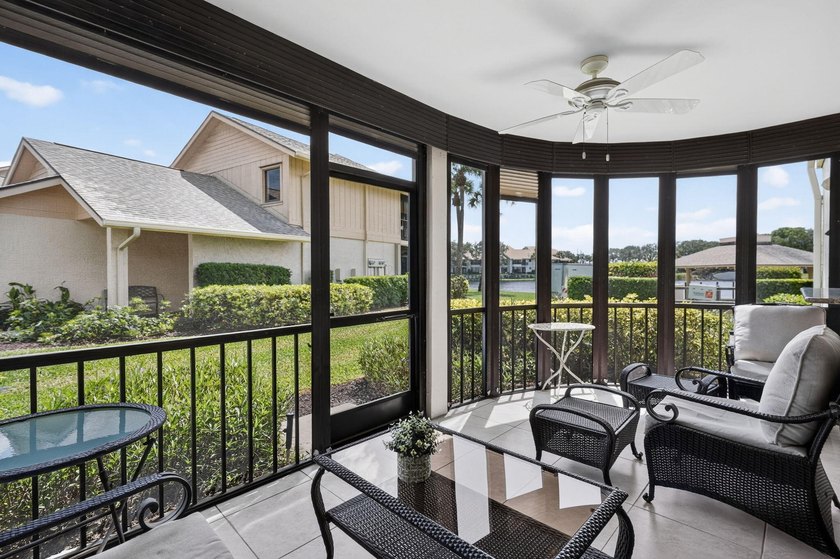Desirable 1st floor corner unit with a beautiful lake view - photo 24