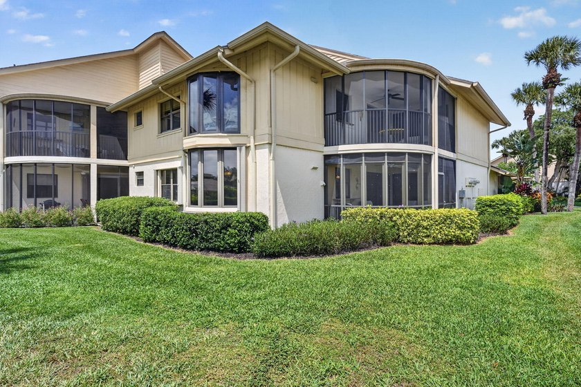 Desirable 1st floor corner unit with a beautiful lake view - photo 27