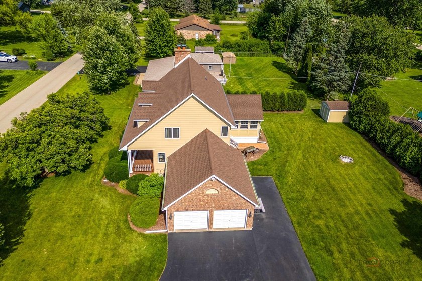 Welcome to this exceptional 3-bedroom, 2.1-bath home offering - photo 32