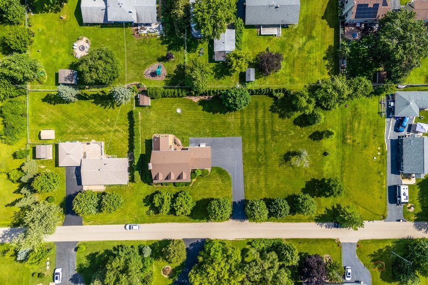 Welcome to this exceptional 3-bedroom, 2.1-bath home offering - photo 38