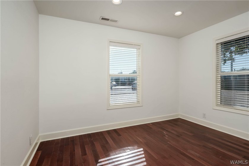 CENTRALLY LOCATED TO THE UNIVERSITY AND DOWNTOWN. OFFICE - photo 16