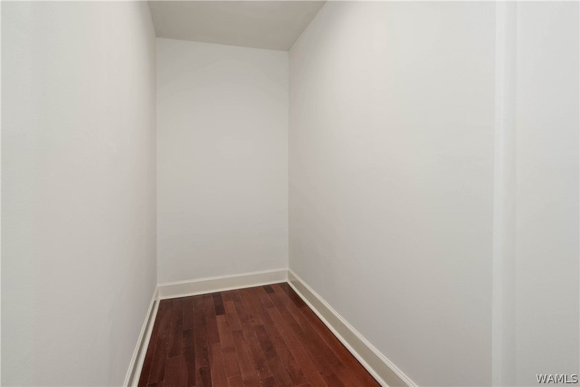 CENTRALLY LOCATED TO THE UNIVERSITY AND DOWNTOWN. OFFICE - photo 18