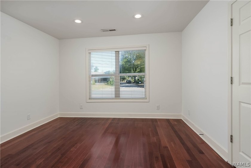 CENTRALLY LOCATED TO THE UNIVERSITY AND DOWNTOWN. OFFICE - photo 19