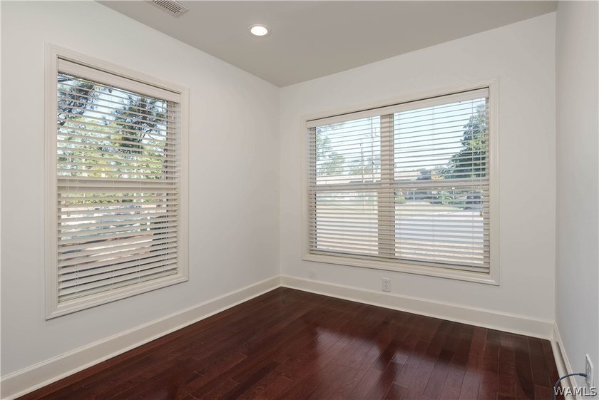 CENTRALLY LOCATED TO THE UNIVERSITY AND DOWNTOWN. OFFICE - photo 21