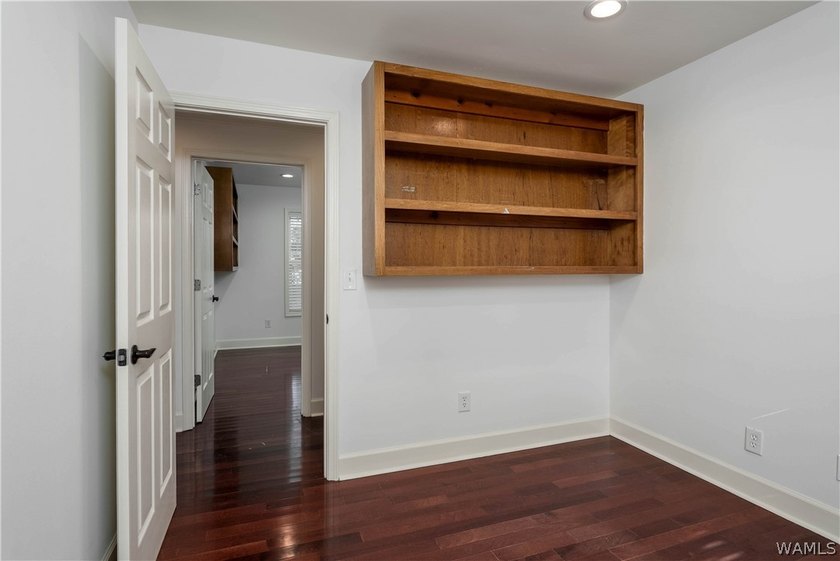 CENTRALLY LOCATED TO THE UNIVERSITY AND DOWNTOWN. OFFICE - photo 24