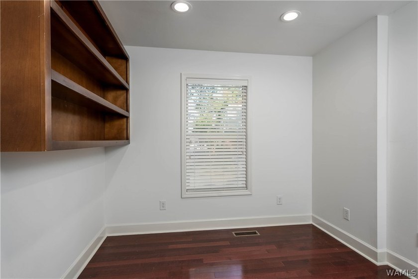 CENTRALLY LOCATED TO THE UNIVERSITY AND DOWNTOWN. OFFICE - photo 25