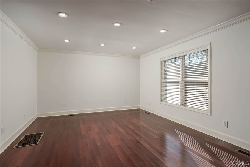 CENTRALLY LOCATED TO THE UNIVERSITY AND DOWNTOWN. OFFICE - photo 28