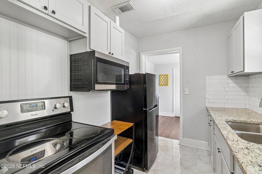 Renovated | Triple Lot | Zoned CO | Multi-Use Potential Situated - photo 12
