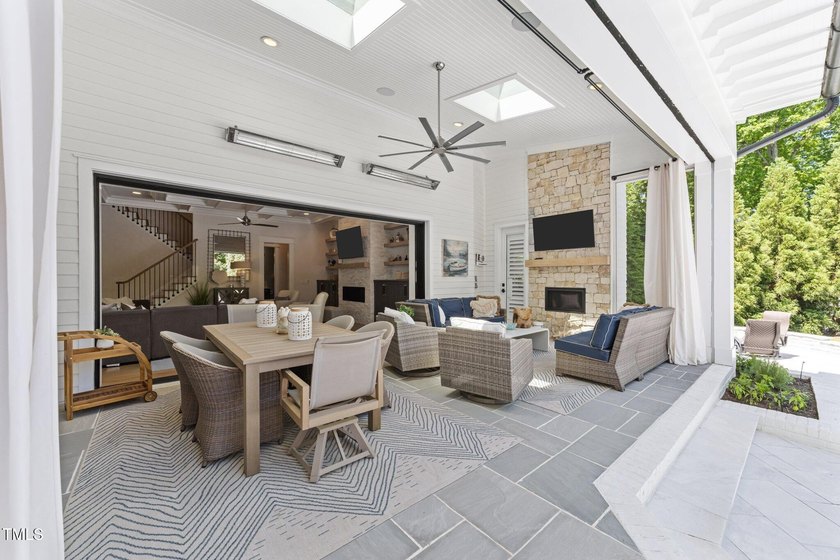 This is North Ridge's ultimate statement home, a quick stroll to - photo 5