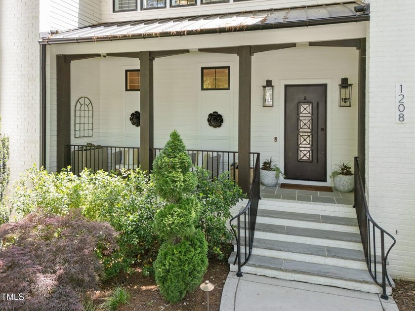 This is North Ridge's ultimate statement home, a quick stroll to - photo 9