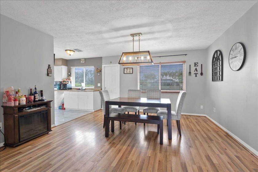 This beautiful CBS home features a 2021 metal roof, spacious - photo 14