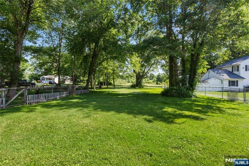 Space to breathe, land that will never change, and a home that's - photo 21